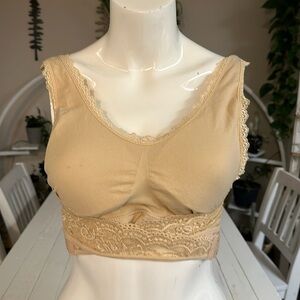 Large Shapeware bra with extra support 90% nylon 10%